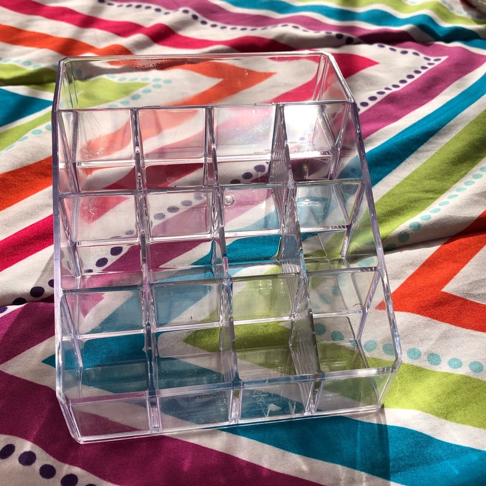 Lip gloss organizer